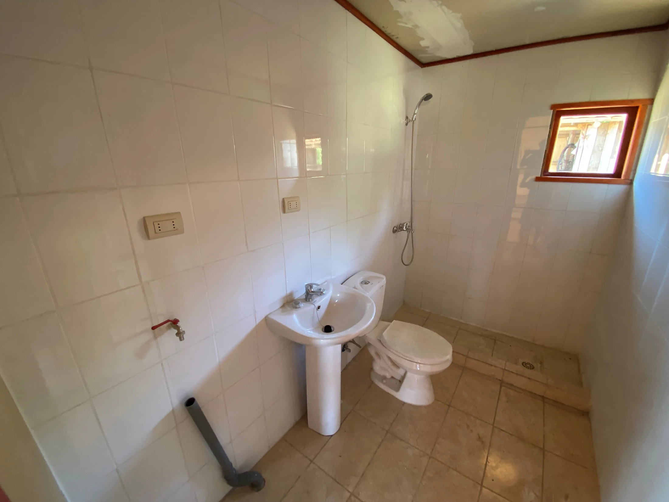 VENTA – CASA NUEVA RECIÉN TERMINADA EN QUILACO | 5.000 m² DE TERRENO | VISTA A LA CORDILLERA – foto 2