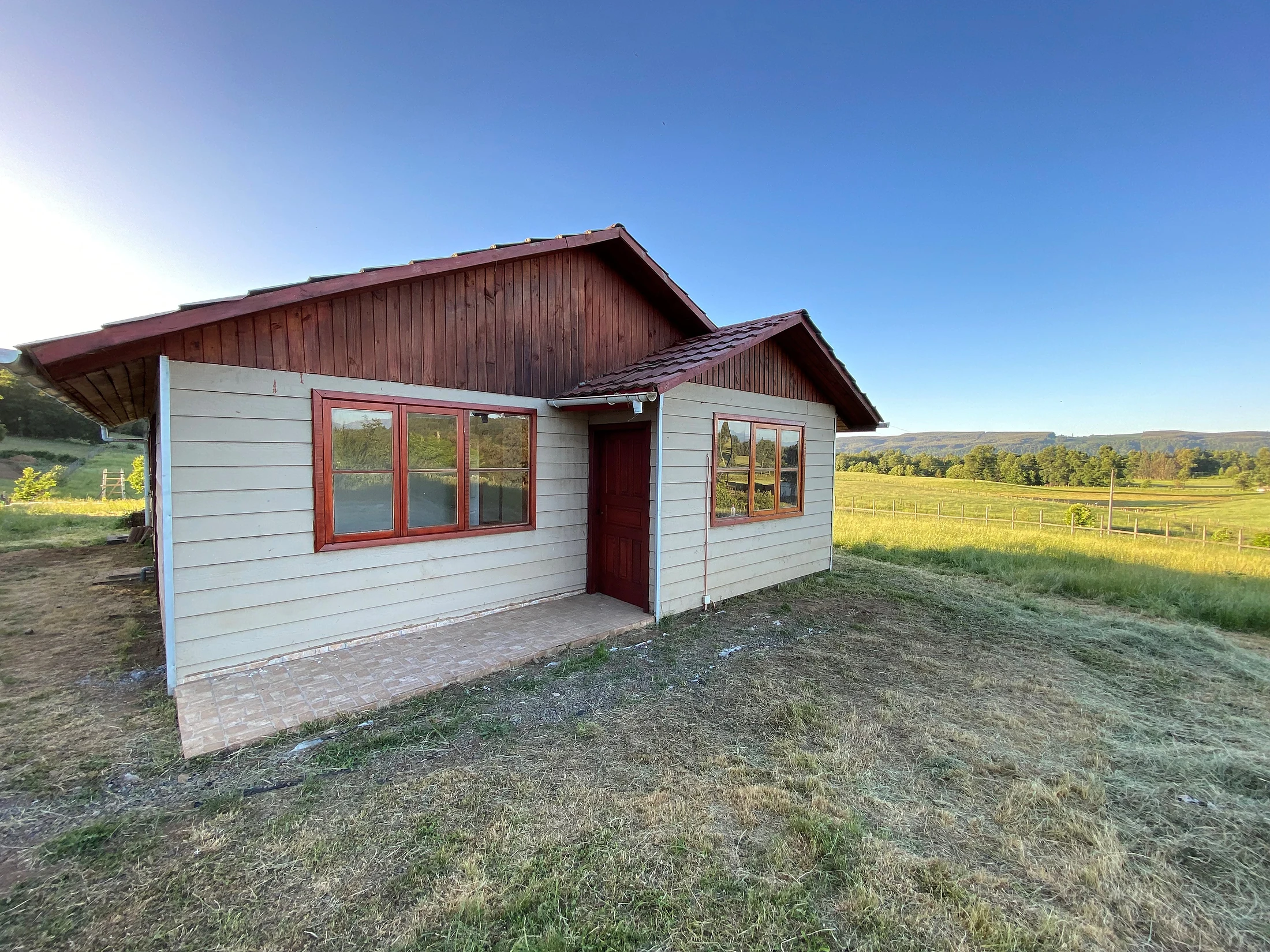 VENTA – CASA NUEVA RECIÉN TERMINADA EN QUILACO | 5.000 m² DE TERRENO | VISTA A LA CORDILLERA