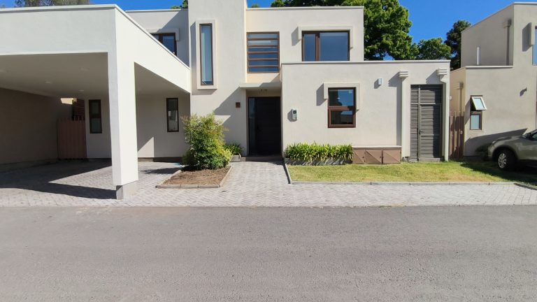 🏡 Casa en Venta en Condominio La Estancia – Estilo Mediterráneo con Piscina, Tinaja y Quincho-11.000 UF