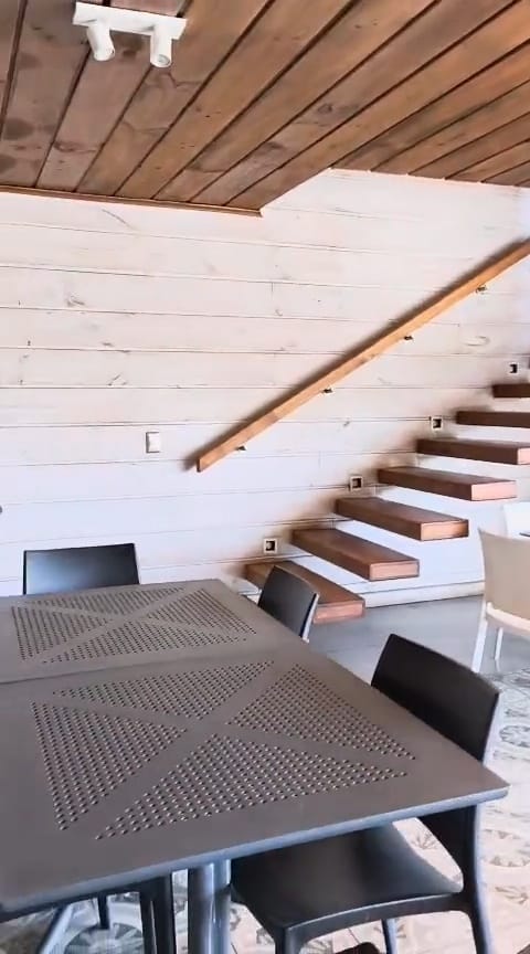 🏡 Local Comercial en Venta – 2 Pisos con Terraza | 290 m² |